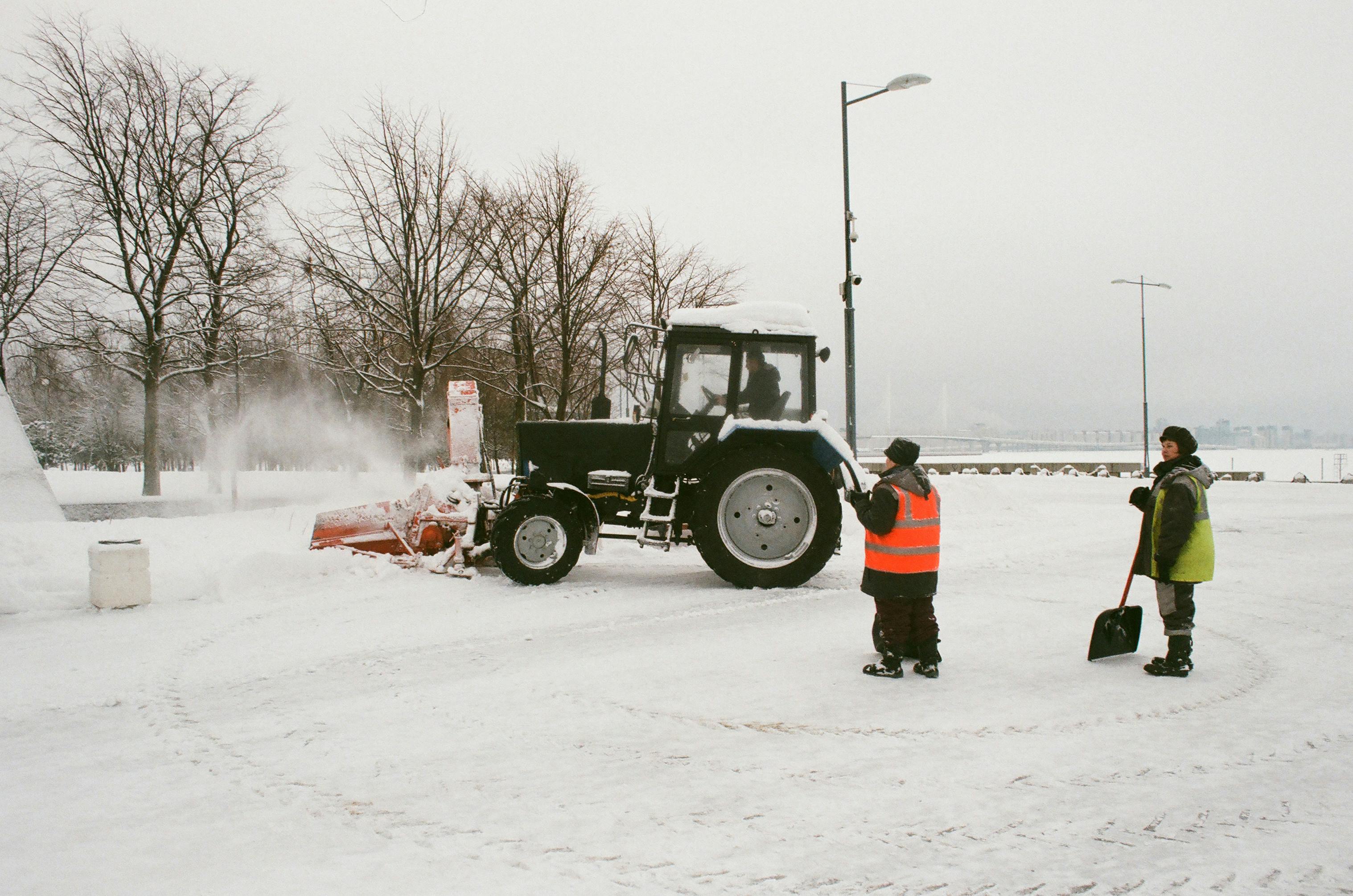 Eisbeseitigung in Herne – Beseitigung von Glätte und Eisflächen für sichere, rutschfreie Wege.